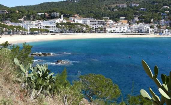 Пляжи с "голубыми флагами" в Каталонии