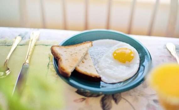 завтраки по расписанию в ОАЭ