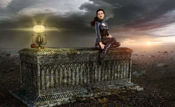 Женщина забралась в саркофаг