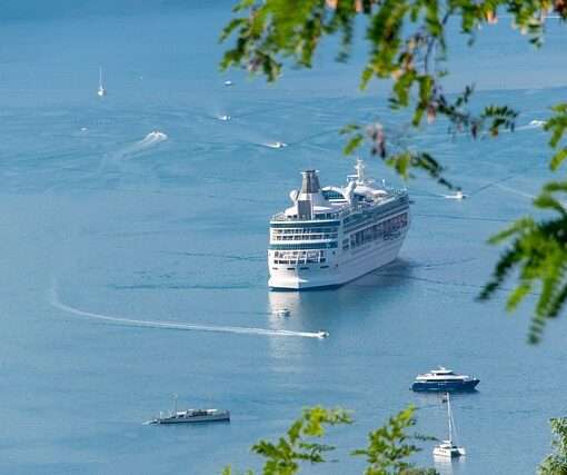 Паром из Черногории в Италию