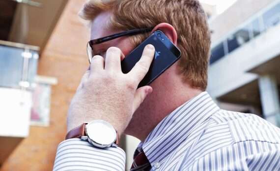 Звонок на бесплатную горячую линию авиакомпании Wizz Air