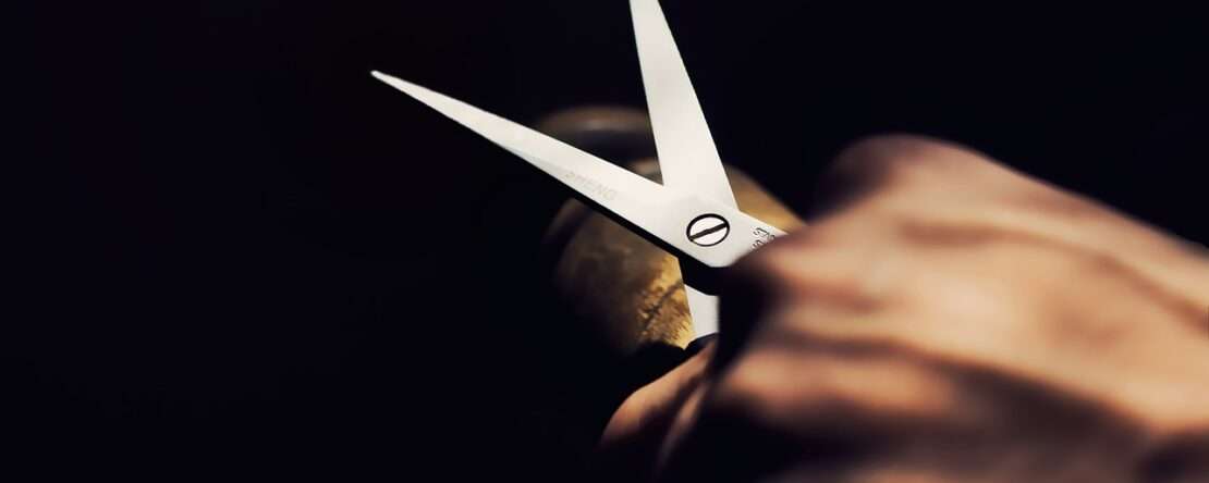 Туристка поранила турменеджера ножницами