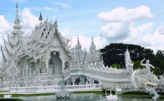 Таиланд вводит миграцион­ные ка­рты