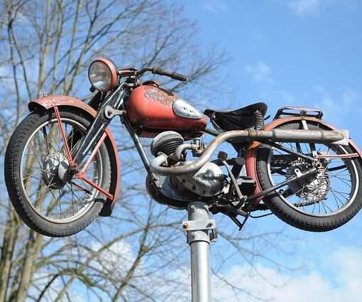 На Шри-Ланке поезд сбил туристу