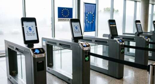 Зона пограничного контроля ЕС с электронными киосками EES для сканирования лица и отпечатков пальцев, сентябрь 2026