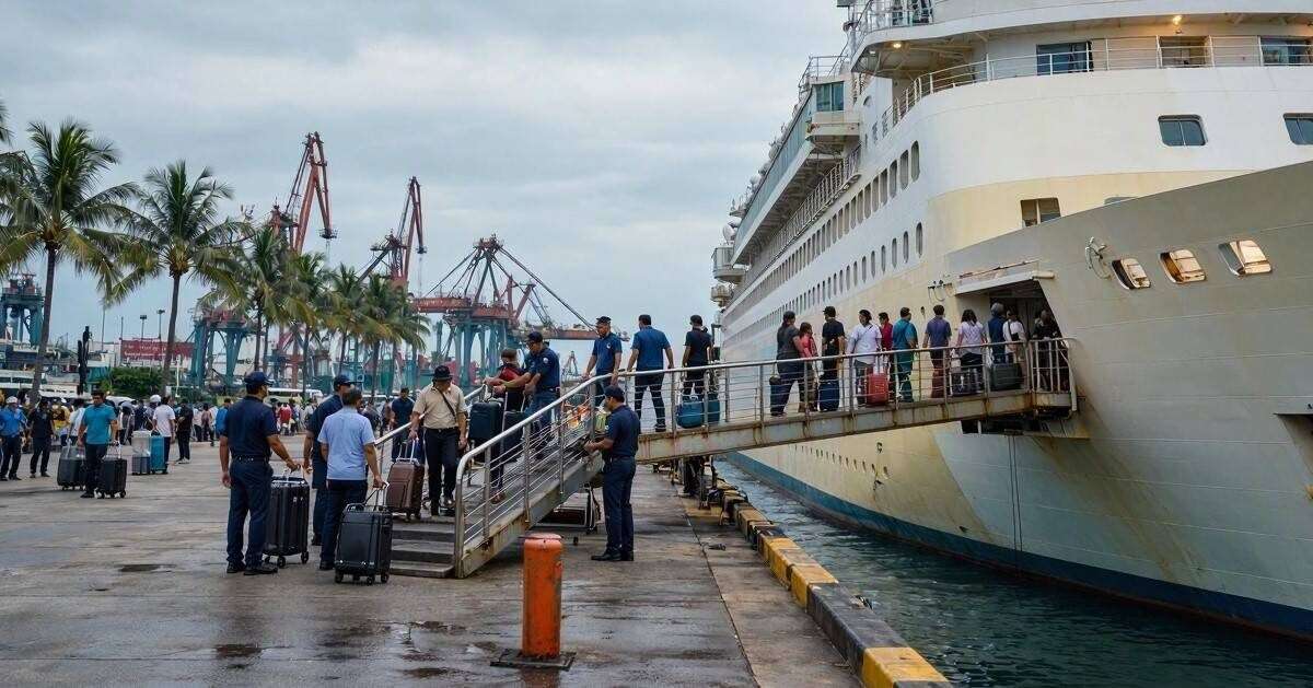 Круизный лайнер Villa Vie Odyssey в порту Сиануквиль, Камбоджа — пассажиры покидают судно, октябрь 2026