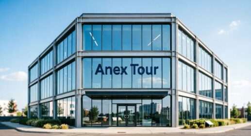 Офис туроператора ANEX Tour с логотипом компании, октябрь 2026 года